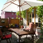 Haus Vincent Mit Eigenen Parkplaetzen