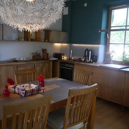 Haus Vincent Mit Eigenen Parkplaetzen شترالسوند