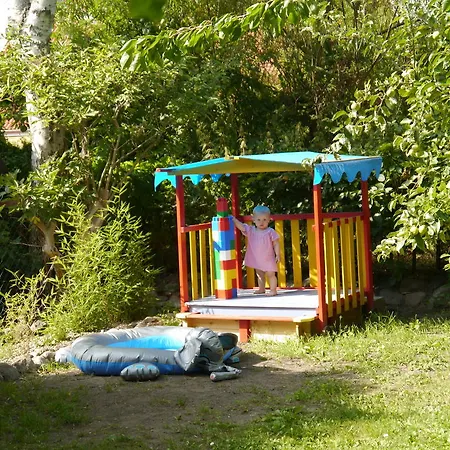 Haus Vincent Mit Eigenen Parkplaetzen שטראלסונד