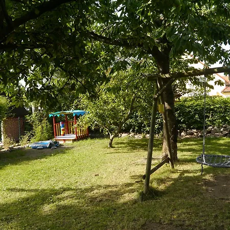 דירה Haus Vincent Mit Eigenen Parkplaetzen שטראלסונד