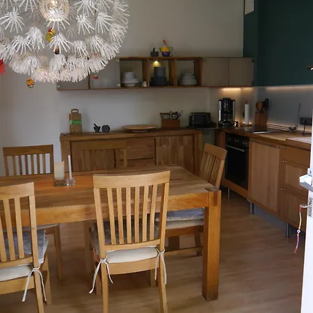 Haus Vincent Mit Eigenen Parkplaetzen שטראלסונד