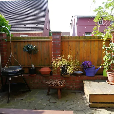 Haus Vincent Mit Eigenen Parkplaetzen שטראלסונד