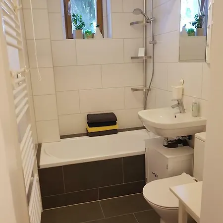 Haus Vincent Mit Eigenen Parkplaetzen شقة شترالسوند